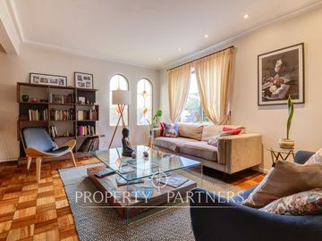 Amplia casa 4D/3B/2E / Manquehue/Latadía