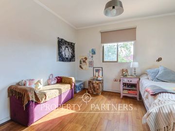 Amplia casa 4D/3B/2E / Manquehue/Latadía
