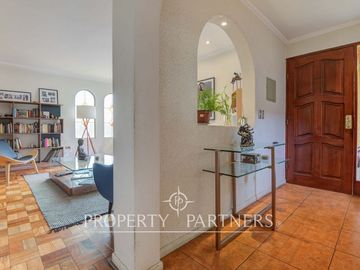 Amplia casa 4D/3B/2E / Manquehue/Latadía