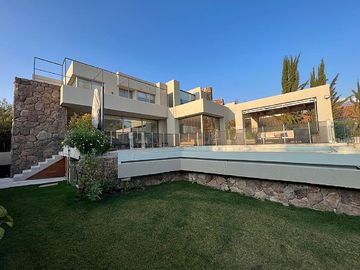 SAN CARLOS DE APOQUINDO / COLINA DEL MIRADOR