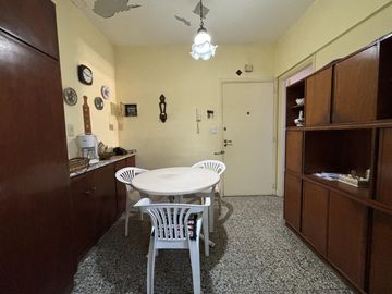 Venta Departamento 4 ambientes con dependencia en Caballito