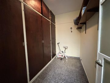 Venta Departamento 4 ambientes con dependencia en Caballito