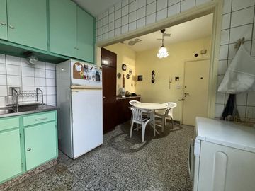 Venta Departamento 4 ambientes con dependencia en Caballito