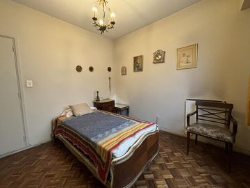 Venta Departamento 4 ambientes con dependencia en Caballito