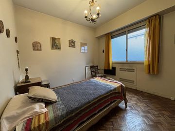 Venta Departamento 4 ambientes con dependencia en Caballito