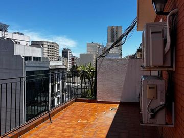 Venta Departamento 4 ambientes con dependencia en Caballito