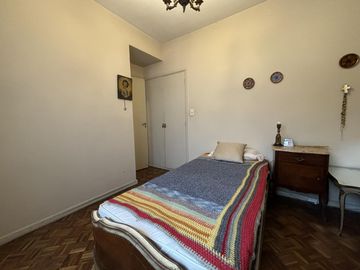 Venta Departamento 4 ambientes con dependencia en Caballito