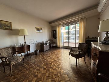 Venta Departamento 4 ambientes con dependencia en Caballito
