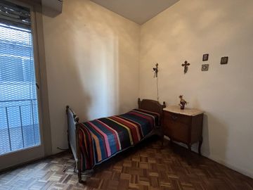 Venta Departamento 4 ambientes con dependencia en Caballito
