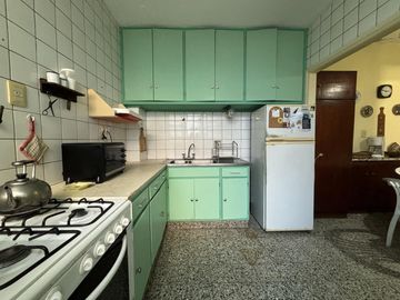 Venta Departamento 4 ambientes con dependencia en Caballito