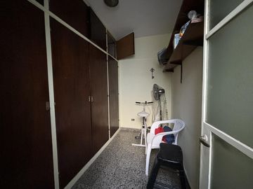 Venta Departamento 4 ambientes con dependencia en Caballito