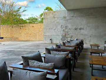CASA EN VENTA EN PRIVADA ARBOREA CON AMENIDADES, CONKAL.