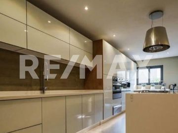 VENTA DE HERMOSA RESIDENCIA DE AUTOR EN JURIQUILLA