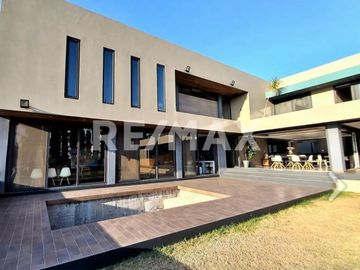 VENTA DE HERMOSA RESIDENCIA DE AUTOR EN JURIQUILLA