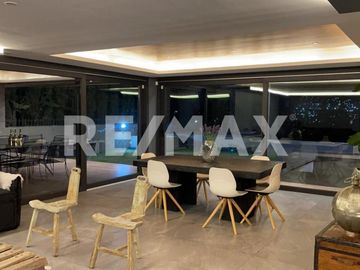 VENTA DE HERMOSA RESIDENCIA DE AUTOR EN JURIQUILLA