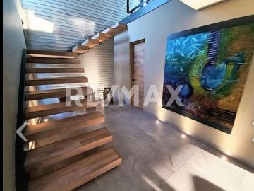 VENTA DE HERMOSA RESIDENCIA DE AUTOR EN JURIQUILLA