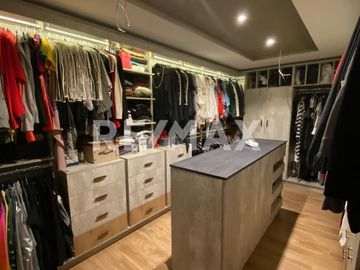 VENTA DE HERMOSA RESIDENCIA DE AUTOR EN JURIQUILLA