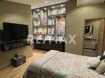 VENTA DE HERMOSA RESIDENCIA DE AUTOR EN JURIQUILLA