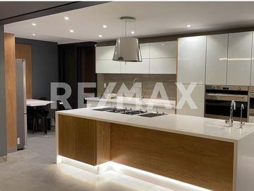 VENTA DE HERMOSA RESIDENCIA DE AUTOR EN JURIQUILLA