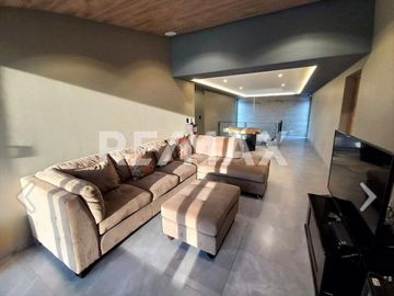 VENTA DE HERMOSA RESIDENCIA DE AUTOR EN JURIQUILLA