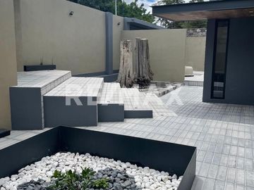 VENTA DE HERMOSA RESIDENCIA DE AUTOR EN JURIQUILLA