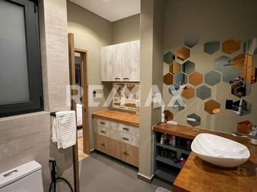 VENTA DE HERMOSA RESIDENCIA DE AUTOR EN JURIQUILLA