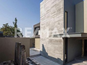 VENTA DE HERMOSA RESIDENCIA DE AUTOR EN JURIQUILLA