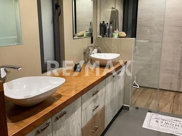 VENTA DE HERMOSA RESIDENCIA DE AUTOR EN JURIQUILLA