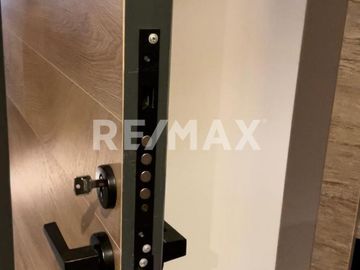 VENTA DE HERMOSA RESIDENCIA DE AUTOR EN JURIQUILLA