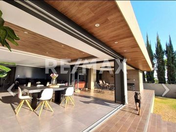 VENTA DE HERMOSA RESIDENCIA DE AUTOR EN JURIQUILLA