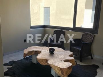 VENTA DE HERMOSA RESIDENCIA DE AUTOR EN JURIQUILLA