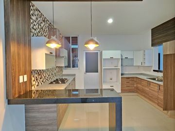 RESIDENCIA EN VENTA DE 3 RECÁMARAS EN ZONA RESIDENCIAL !