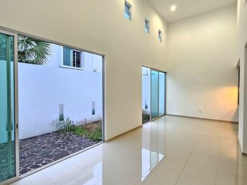 RESIDENCIA EN VENTA DE 3 RECÁMARAS EN ZONA RESIDENCIAL !