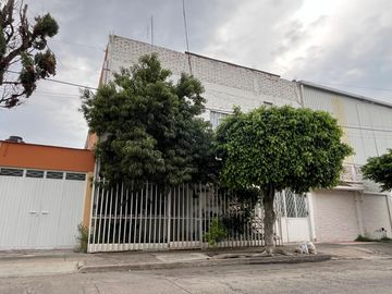 Fracc. Kennedy CASA en VENTA puede usarse como casa o bien como taller, fábrica, almacén, etc.