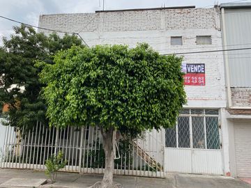 Fracc. Kennedy CASA en VENTA puede usarse como casa o bien como taller, fábrica, almacén, etc.