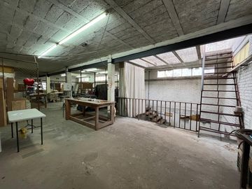 Fracc. Kennedy CASA en VENTA puede usarse como casa o bien como taller, fábrica, almacén, etc.