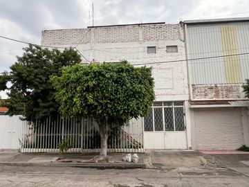 Fracc. Kennedy CASA en VENTA puede usarse como casa o bien como taller, fábrica, almacén, etc.