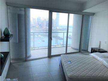 SE VENDE ELEGANTE APARTAMENTO PH YACHT CLUB AVENIDA BALBOA