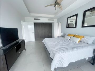 SE VENDE ELEGANTE APARTAMENTO PH YACHT CLUB AVENIDA BALBOA