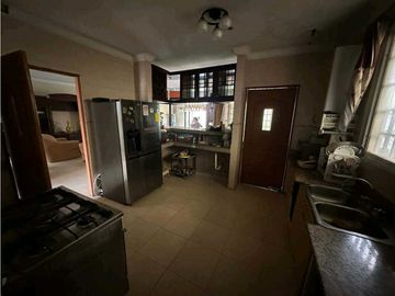 SE VENDE CASA EN CONDADO DEL REY 325M2