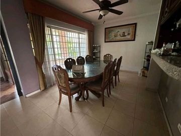 SE VENDE CASA EN CONDADO DEL REY 325M2