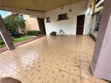 SE VENDE CASA EN CONDADO DEL REY 325M2