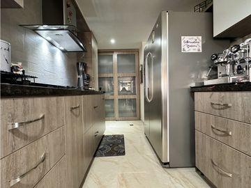 HERMOSO PENTHOUSE EN LAURELES MEDELLIN