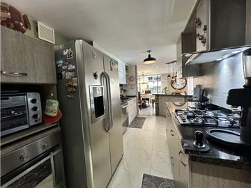 HERMOSO PENTHOUSE EN LAURELES MEDELLIN