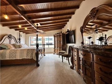 HERMOSO PENTHOUSE EN LAURELES MEDELLIN