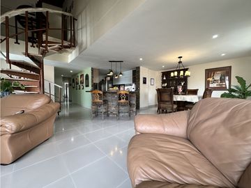 HERMOSO PENTHOUSE EN LAURELES MEDELLIN