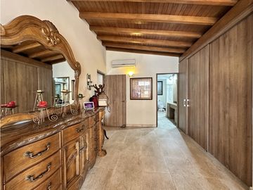 HERMOSO PENTHOUSE EN LAURELES MEDELLIN