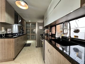 HERMOSO PENTHOUSE EN LAURELES MEDELLIN