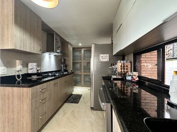 HERMOSO PENTHOUSE EN LAURELES MEDELLIN
