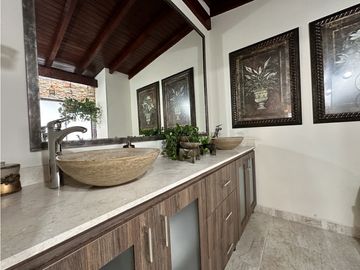 HERMOSO PENTHOUSE EN LAURELES MEDELLIN
